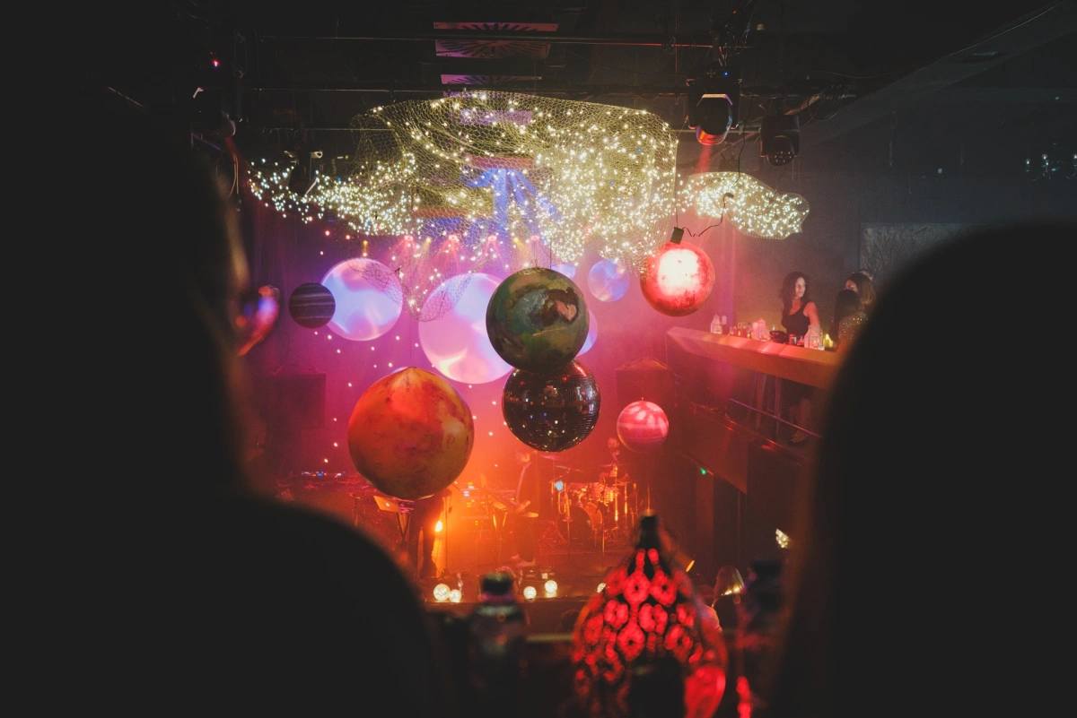 снимка към Cosmic Carnival тематично корпоративно парти